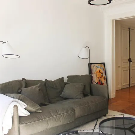 90 M Family Cocoon In The Heart Of *